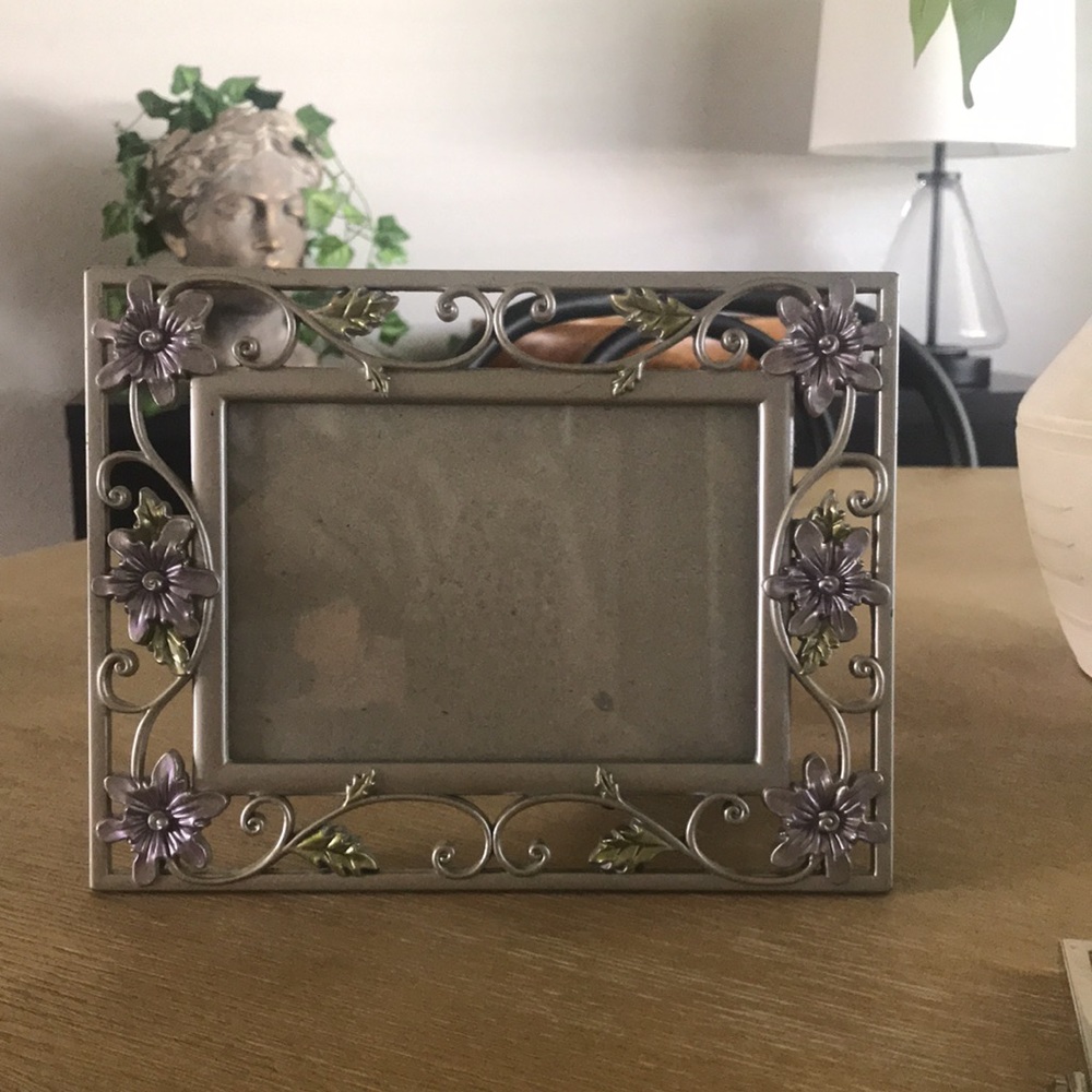 2 picture frames - Picture 5 of 6